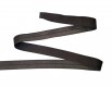 Elastisch vouwtres biaisband.  Donkerbruin.  20 mm breed.  Elastisch biaisband wordt gebruikt om rekbare stoffen af te werken.