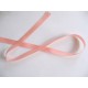 Zalmkleurig satijnlint dubbelzijdig van 10 mm. breed.