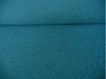 Mooie zware kwaliteit voorgekookte bouclé wolvilt.  Rafelt niet.  100% wol  1.45 mtr.br.  410gr/m2