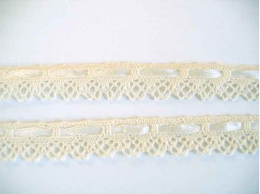 Gekleurd kant met satijnlint  Creme  2cm breed