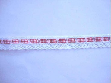 Kant met een doorheen geregen boerenbont lintje Rood