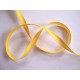 Geel biaisband van 12 mm. breed.