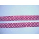 Fuchsia kleurig elastisch biaisband met witte stip. 2 cm. breed 