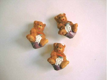 Een mooie berenknoop. 20x25 mm.