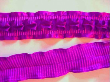 Satijnband  Donkerpaars met ruches  45 mm