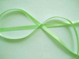 Licht limekleurig satijnlint double face van 6 mm breed.