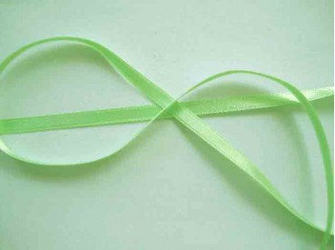 Licht limekleurig satijnlint double face van 6 mm breed.