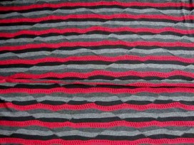 Tricot streep Rood/zwart/grijs met golfen gaatjes 1588-16N