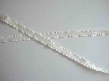 Satijnband dubbele ruche 10mm. Offwhite