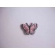 Een opstrijkbare vlinder applicatie van 3 x 2.5 cm. Roze.