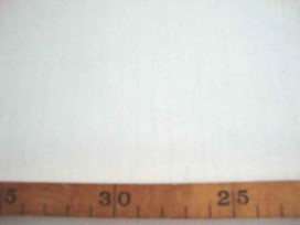 Zware kwaliteit offwhite katoen met een ingeweven visgraat. 61%katoen/39% poly  1.50 mtr. br.  250 gram p/m²