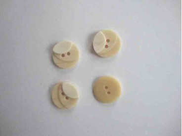 Kunststof knoop 3 kleurig Creme 18mm. 82-18  Serie 1
