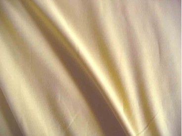 Zand kleurige viscose tricot.  92%visc./8%el.  1.60 mtr.br  225 gr/m²