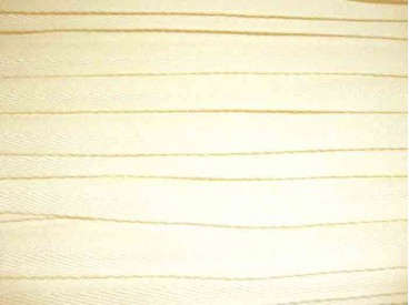 Creme kleurig keperband van 14 mm. breed. 100% polyester