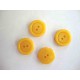 Kuntstof knoop 2 gaats Geel 18mm. 544-S8