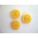 Kunststof knoop 2 gaats Geel 20mm. 545-S8