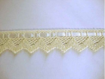 Gekleurd kant met satijnlint  Creme  25mm breed