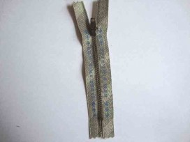 Broekrits metaal div. fijn 10 cm. met blauwe tekst