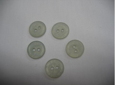 Heel lichtblauwe knoop met krinkel 12 mm.