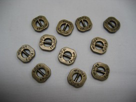 Goud kleurige vierkante knoop 12 mm. 