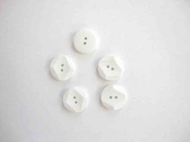 Kunststof knoop met hoekjes Wit 18mm. 300-S11
