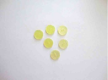 Kunststof knoop glanzend gemeleerd Zachtgeel 15mm. 345-S12