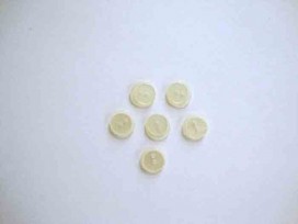 Kunststof knoop dubbel Offwhite 15mm. 600-S16