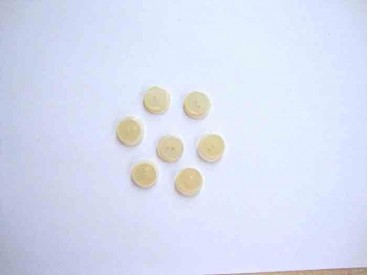 Kunststof knoop dubbel Creme 12.5mm. 601-S16