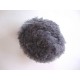 Een grijs pom pom bolletje met een doorsnee van 7 cm.  Leuk voor het garneren van mutsen capes of kleding.