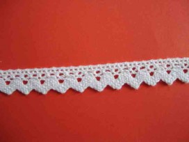 Kantklos kant Wit met puntje 15mm. KKKR4