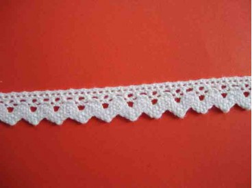 Kantklos kant Wit met puntje 15mm. KKKR4