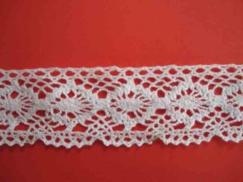 Kantklos kant Wit met cirkels 32 mm. KKKR9