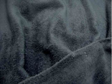 Zeer zachte en soepele donkerblauwe wellness fleece, geschikt voor kleding en hobby .100% polyester 1.50 mtr . br. 260 gr./M2