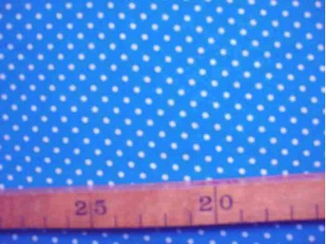 Aqua kleurige soepelvallende babyrib corduroy met kleine witte stipjes . 100% katoen 1.45 meter. breed 145 gr/m2 21 Wales