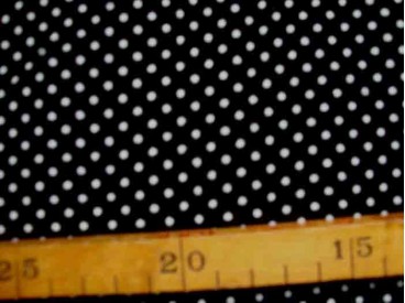 Zwarte soepelvallende babyrib corduroy met kleine witte stipjes . 100% katoen 1.45 meter. breed 145 gr/m2 21 Wales