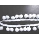 Wit pom pom sierband, oekotex. De bolletjes hebben een doorsnee van 10 mm.