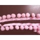 Pompomband roze, oekotex. De bolletjes hebben een doorsnee van 10 mm.
