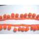 Oranje pom pom sierband, oekotex. De bolletjes hebben een doorsnee van 10 mm.