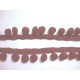 Chocoladebruin pom pom sierband, oekotex. De bolletjes hebben een doorsnee van 10 mm.