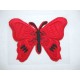 Een rode vlinder applicatie van 7 x 6 cm.  Om te plakken of te strijken, 2 in 1.