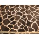 Een bontachtige bruin gekleurde velboa giraffe print. Naar 2 kanten, in golf, geschoren. 100%pes 1.60 mtr.br.