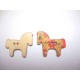 Houten knoop gekleurd Paard  P1