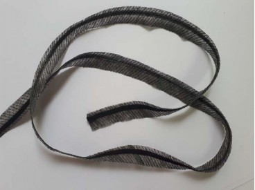 Naadband ook wel vormband genoemd.  Zwart innaaibaar naadband  Breedte 10 mm