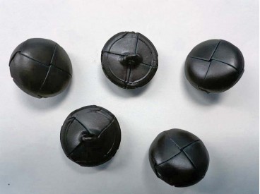 Zwarte leerknoop. 18 mm. doorsnee. 