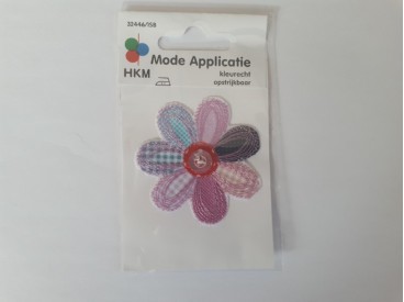 Bloemapplicatie Roze met knoopje